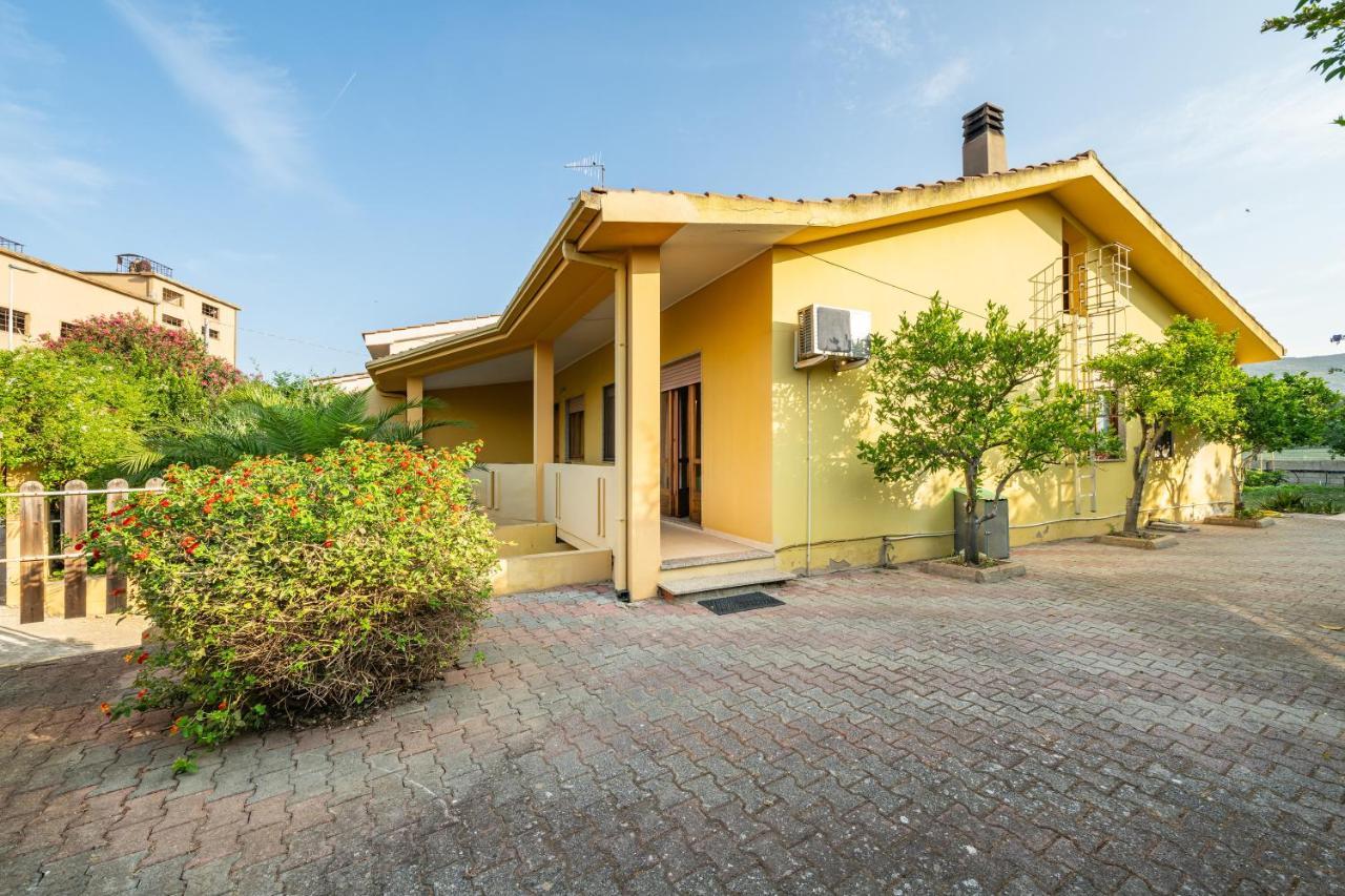 Casa Vacanze San Giovanni San Giovanni Suèrgiu Buitenkant foto